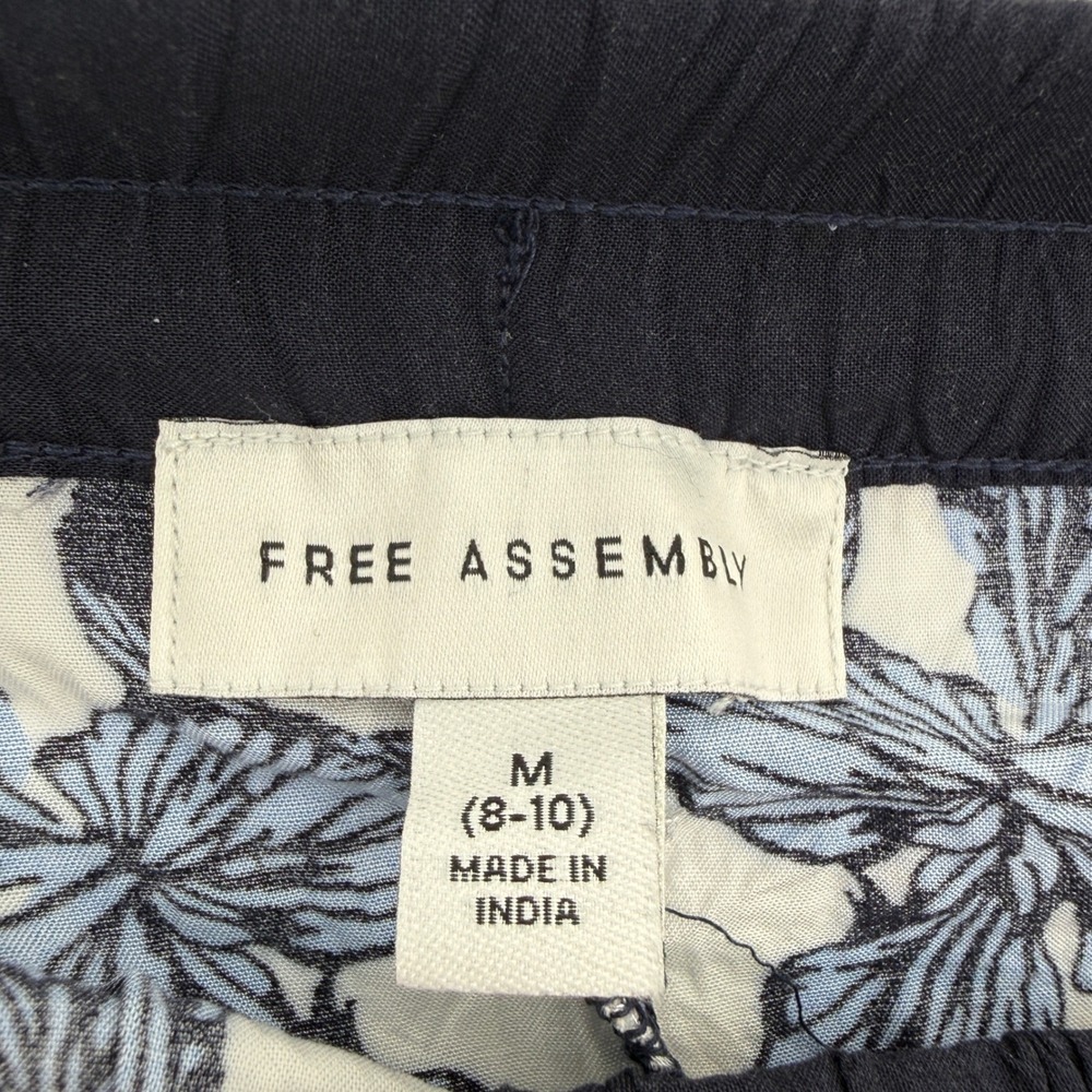 Free Assembly 2 Piece Set Womens M Blue Pineapple Blouse Shorts 100% Viscose - Picture 5 of 12
